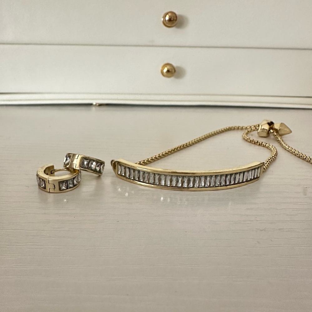 Kendra Scott Jackie Huggie Earrings and Bracelet